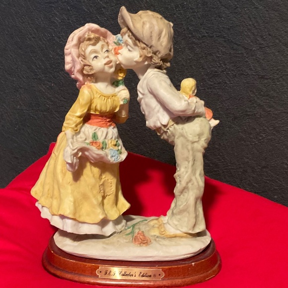 Giuseppe Armani Other - Charming Vintage Couple Figurine